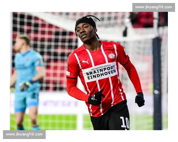 马杜埃凯 GQ 大片曝光！切尔西边锋化身巴黎世家型男