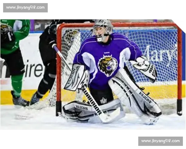 张昱杰护腿板暗藏全家福密码 训练预演助其中超关键破门